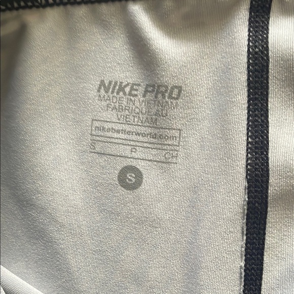 Nike Pro Small White and Black Performance Leggings - Picture 2 of 5